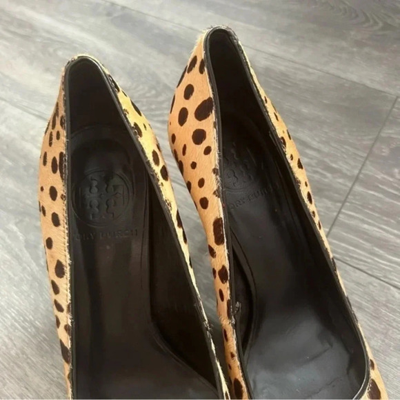 Tory Burch Women's Brown and Tan Courts - Picture 11 of 12